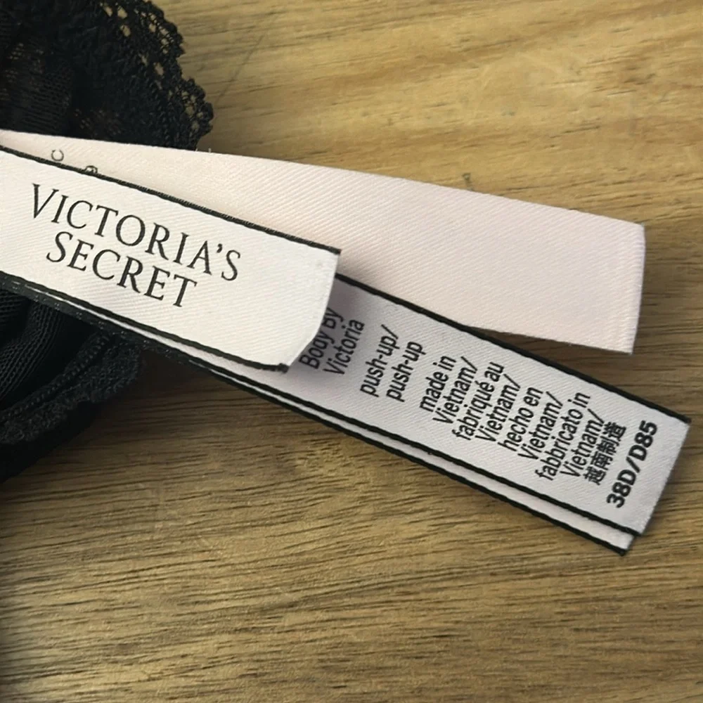 VICTORIAS SECRET  Body push up racerback front closure bra